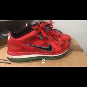 Nike Liverpool (lebrons)